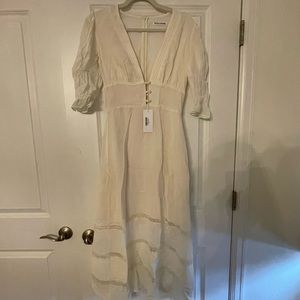 New with tags. Reformation Ginny dress in ivory. Size 6